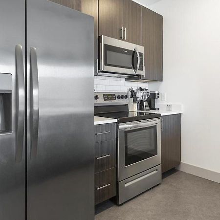 Landing Modern Apartment With Amazing Amenities Richmond Exterior photo