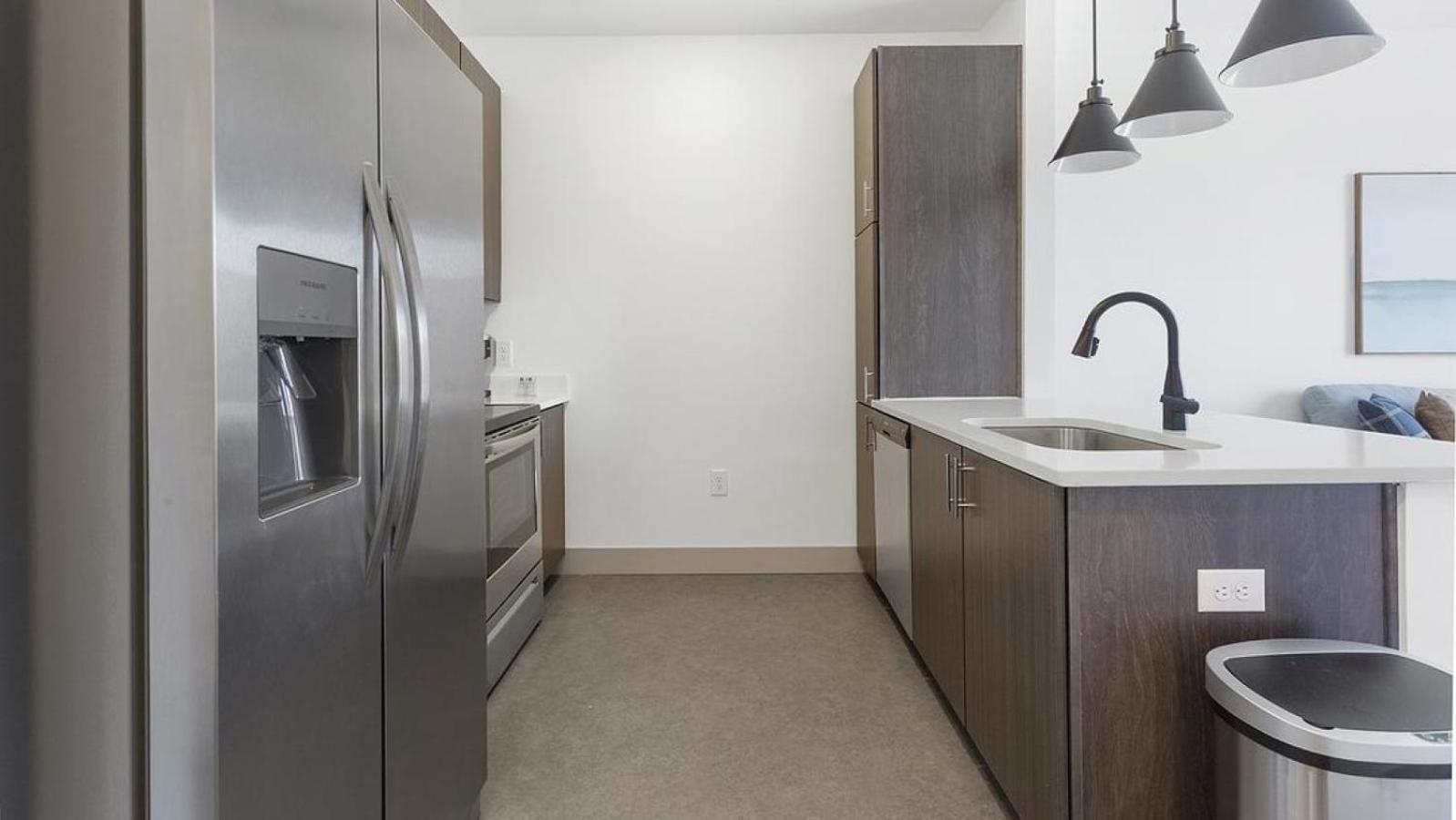 Landing Modern Apartment With Amazing Amenities Richmond Exterior photo